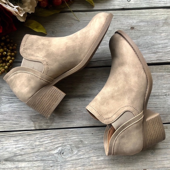 Qupid Shoes - Tan booties